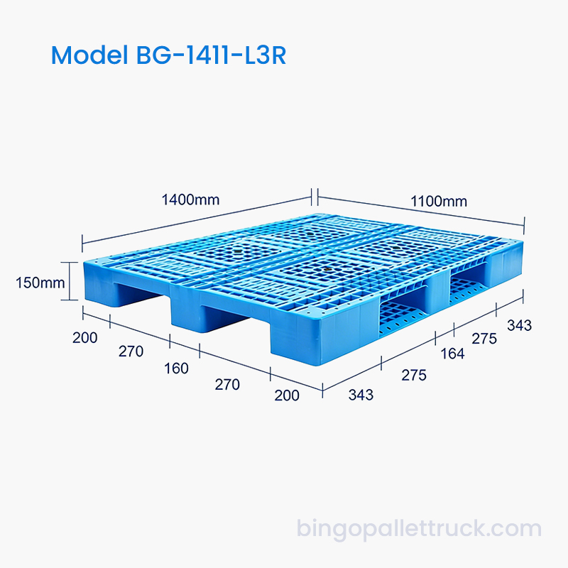 Palet din plastic de 1400 x 1100 mm cu 3 canale pentru intrare cu stivuitor în patru căi