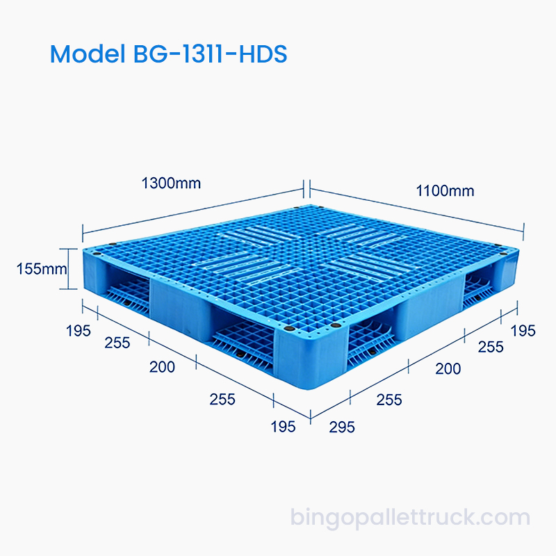 Palet din plastic cu două fețe de 1300x1100 mm pentru depozit